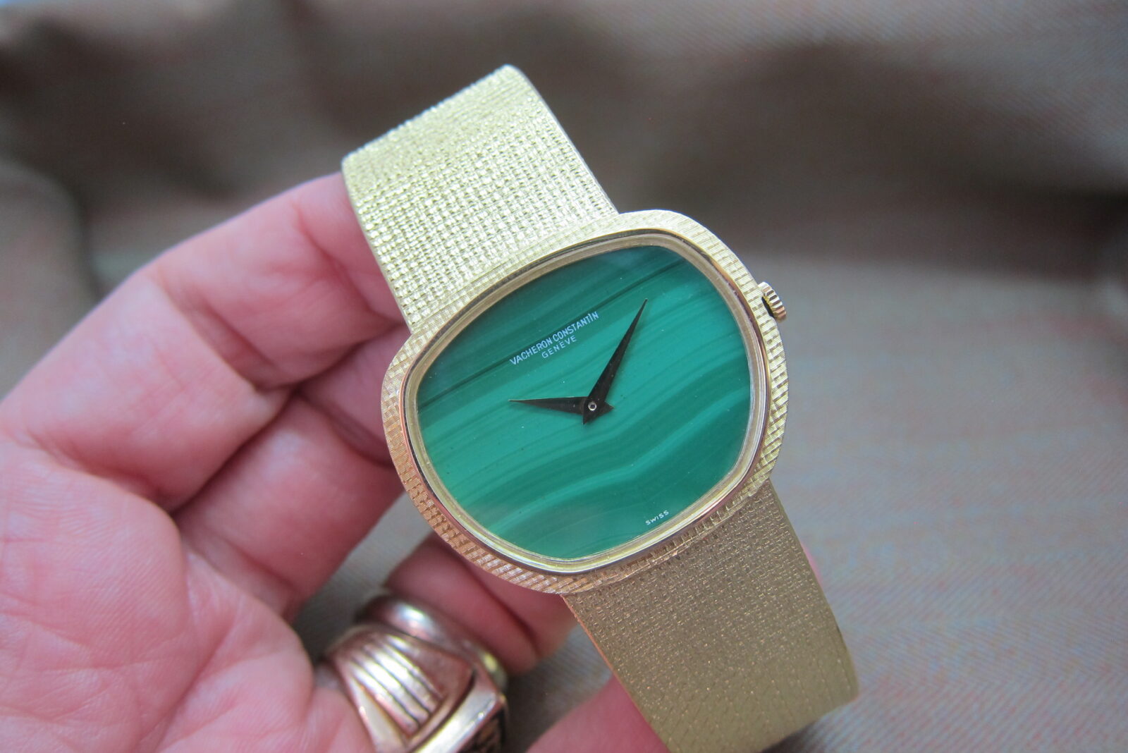 Asymétrique, A very rare and early yellow gold asymmetrical wristwatch,  Circa 1939 卡地亞 Asymétrique 極罕有早期黃金不對稱腕錶，約1939年製 | Important Watches | 2021  | Sotheby's