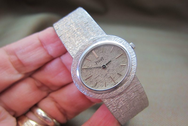 Piaget Vintage 18k White Gold Oval Bark Finish