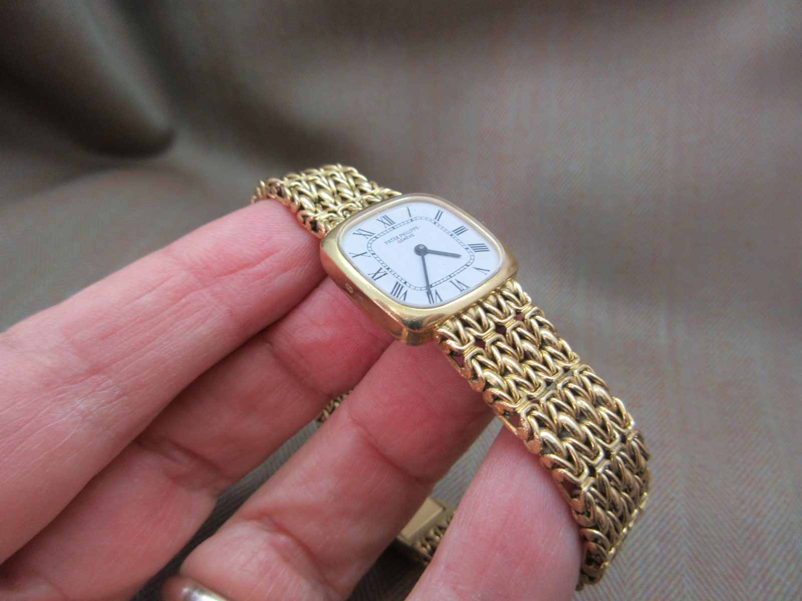 Patek Philippe Vintage Ladies Ellipse 18k 4459 - Image 3