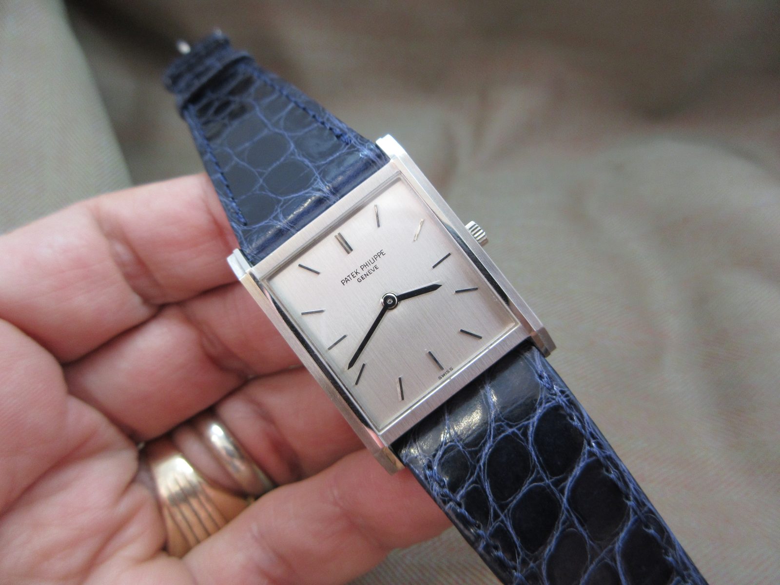 Patek Philippe Vintage 18k White Gold 3519 Mint Condition with Paper & Pouch - Image 2