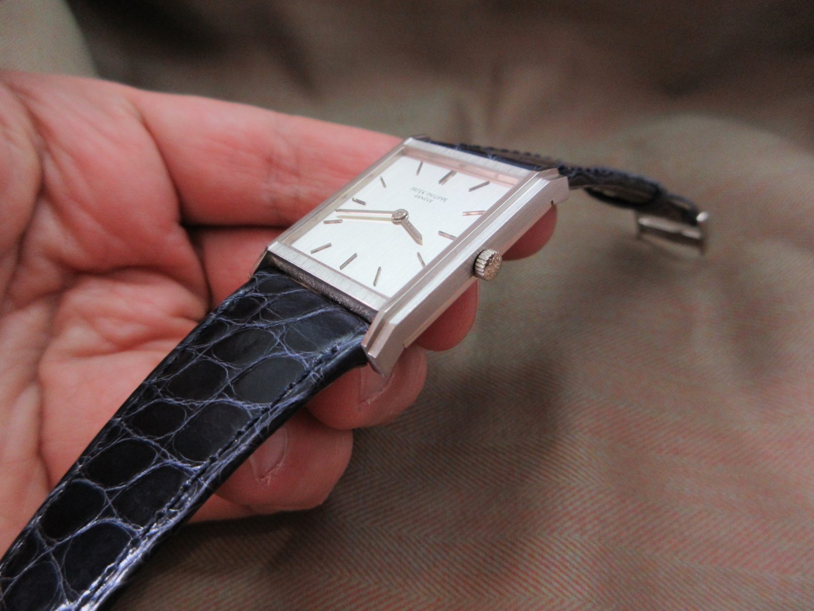 Patek Philippe Vintage 18k White Gold 3519 Mint Condition with Paper & Pouch - Image 4