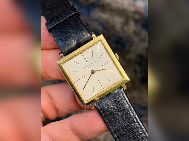 Audemars Piguet vintage Carrè 18k wind with Original 18k Buckle & Box