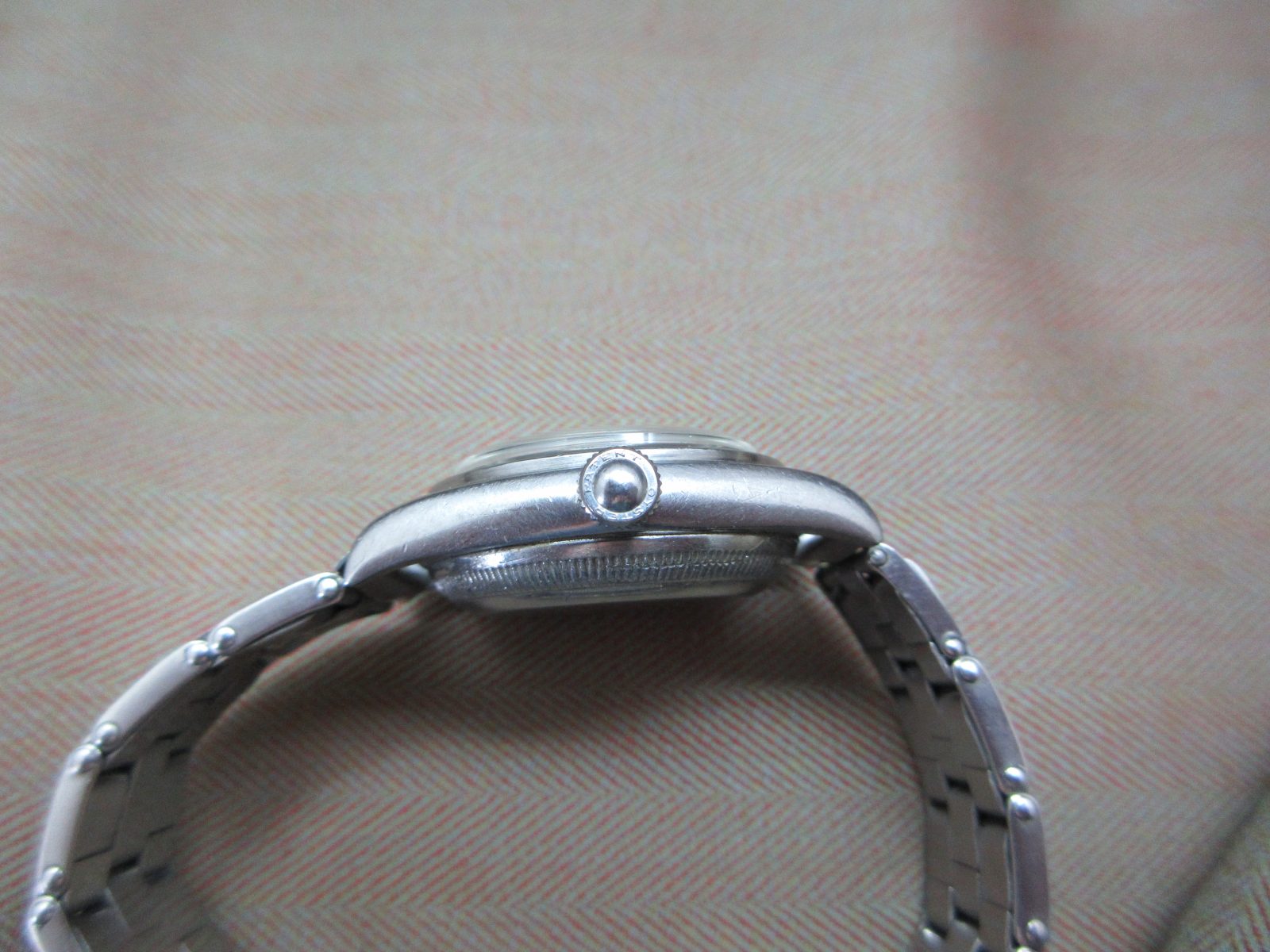 Rolex Vintage Bubbleback Radium Dial on Clement UK Expandable Bracelet, 1940s - Image 4