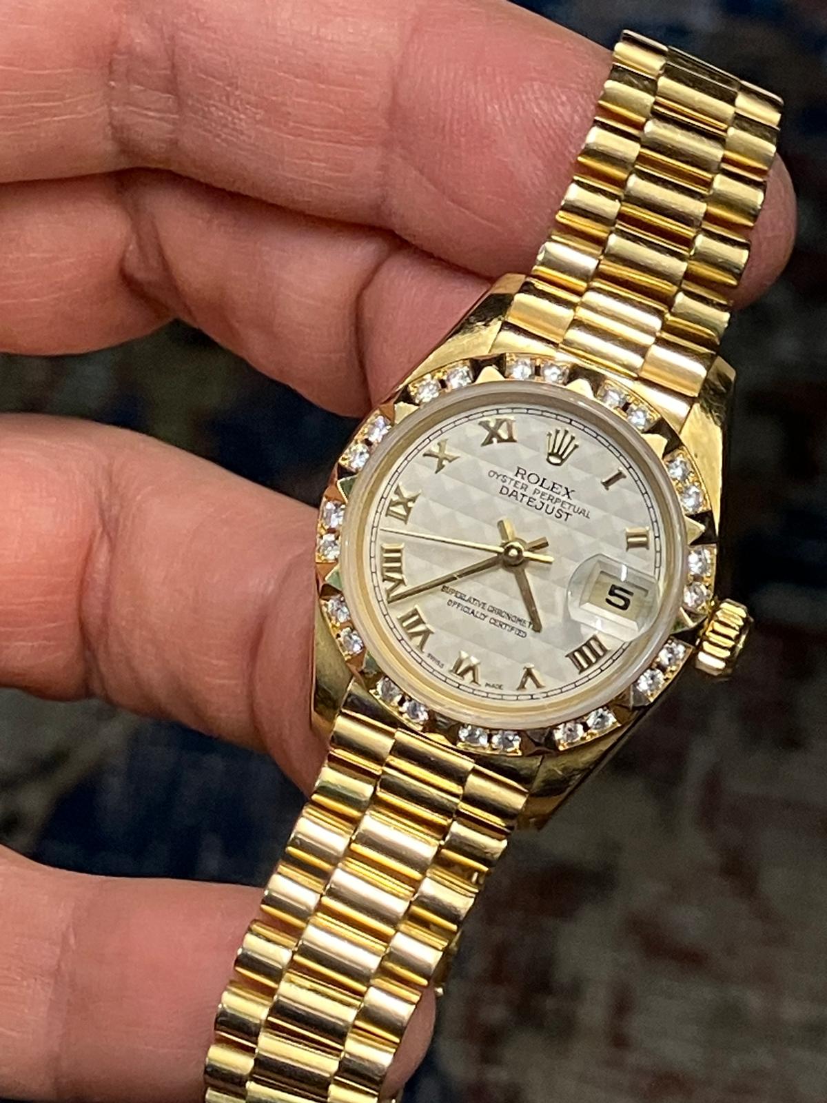 Rolex Vintage 18k Ladies President 79258 Pyramid Dial & Bezel - Image 4