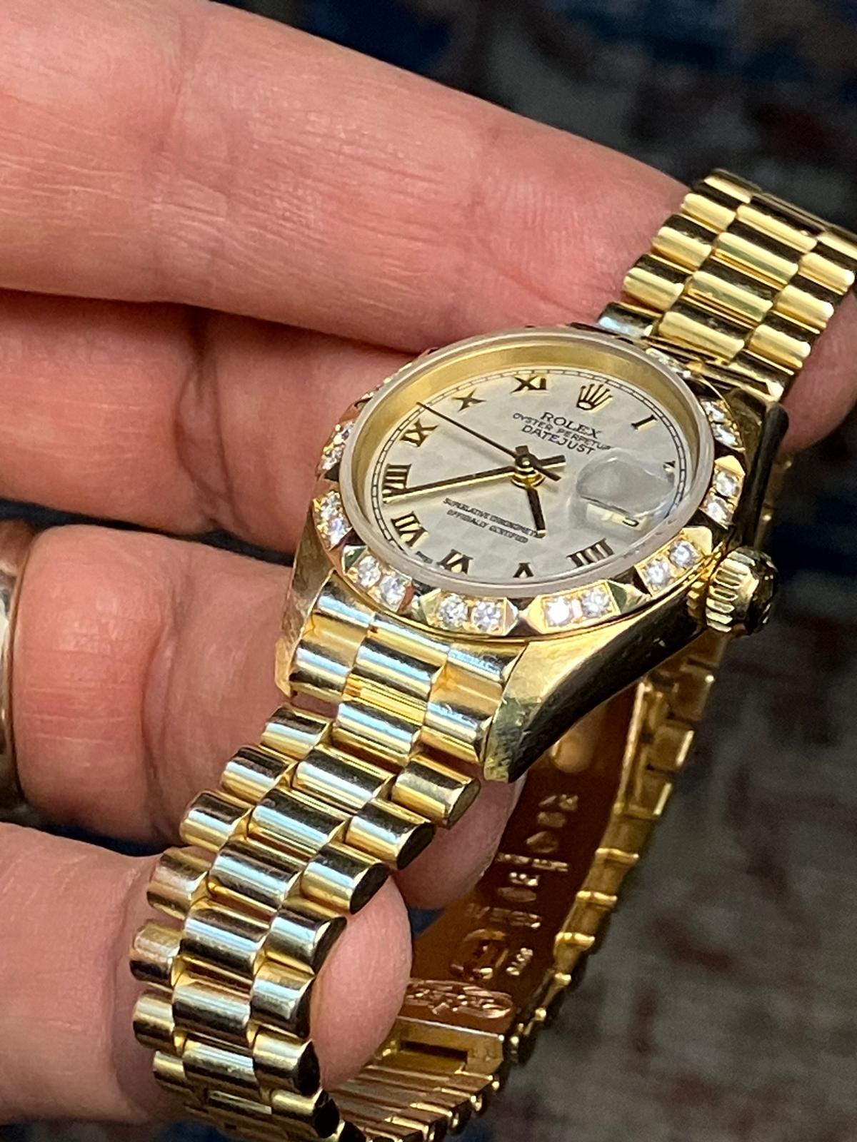Rolex Vintage 18k Ladies President 79258 Pyramid Dial & Bezel - Image 5