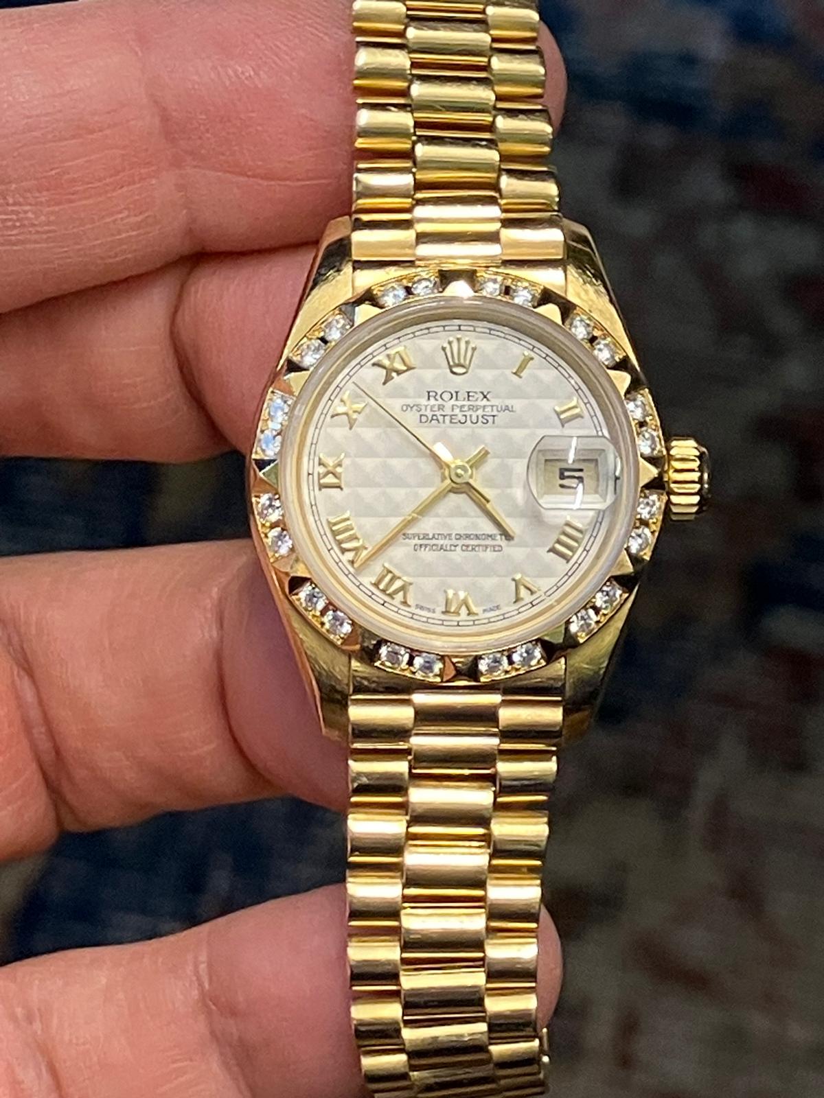 Rolex Vintage 18k Ladies President 79258 Pyramid Dial & Bezel - Image 3